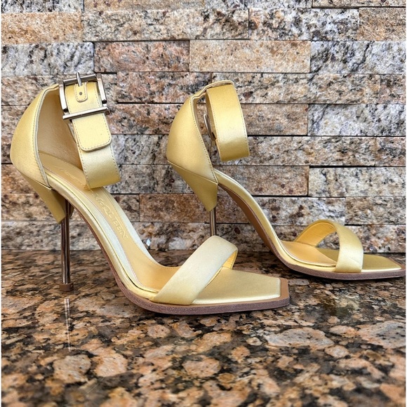Alexander McQueen Ankle Strap Sandal Pale Yellow - Picture 3 of 16